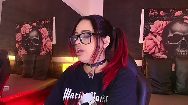 Snapshot of EvaaFoxxy1 chatting on 04.22.26 EvaaFoxxy1 online show from 04.22.26
