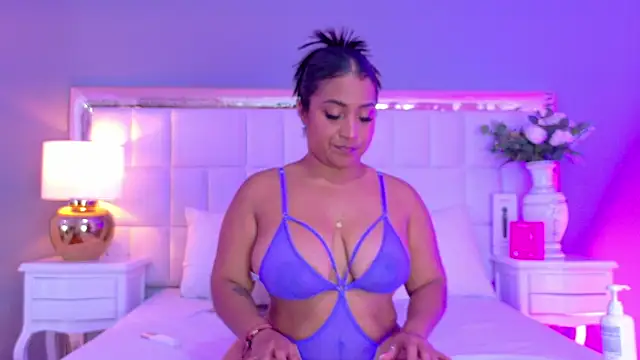 KateVenegas online show from 10.15.25