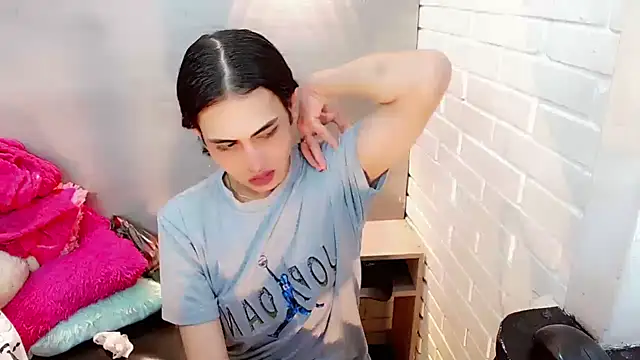 Daniela Pink  online show from 11.04.25