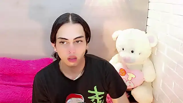 Snapshot of Daniela_Pink_ chatting on 11.14.25 Daniela Pink online show from 11.14.25