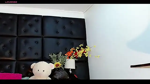 Snapshot of Daniela_Pink_ chatting on 06.17.26 Daniela Pink online show from 06.17.26