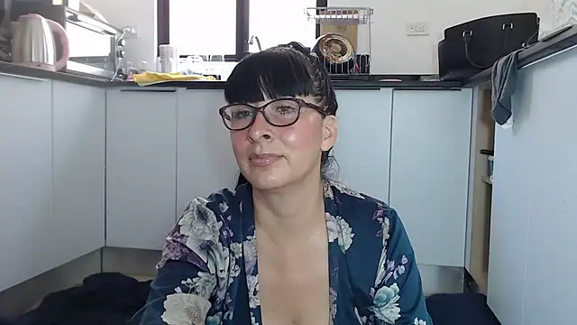 Snapshot of HellenLatin chatting on 05.10.26 HellenLatin online show from 05.10.26