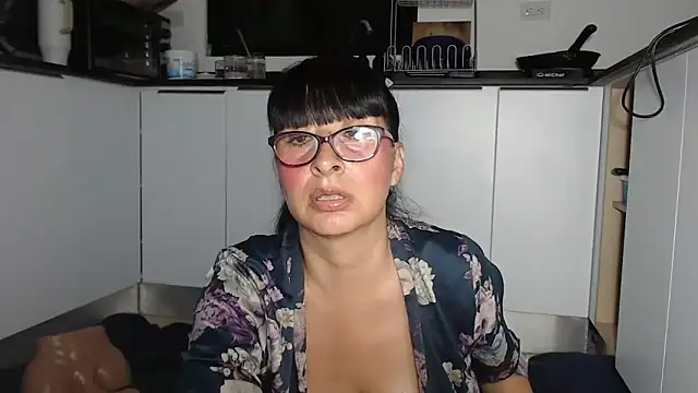 Snapshot of HellenLatin chatting on 05.19.26 HellenLatin online show from 05.19.26