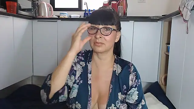 Snapshot of HellenLatin chatting on 05.29.26 HellenLatin online show from 05.29.26