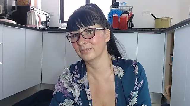 Snapshot of HellenLatin chatting on 05.31.26 HellenLatin online show from 05.31.26