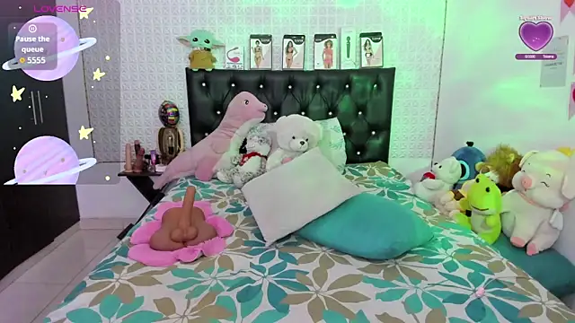 Snapshot of redgirlofficial chatting on 09.26.25 redgirlofficial online show from 09.26.25