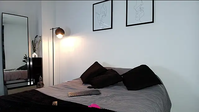 Snapshot of milaivanova chatting on 01.25.25 milaivanova online show from 01.25.25