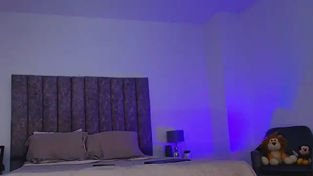 Snapshot of milaivanova chatting on 09.19.25 milaivanova online show from 09.19.25