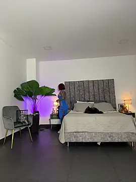 Snapshot of milaivanova chatting on 10.20.25 milaivanova online show from 10.20.25