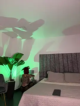 Snapshot of milaivanova chatting on 11.03.25 milaivanova online show from 11.03.25