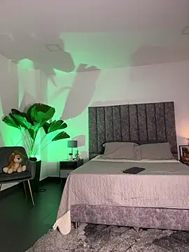 Snapshot of milaivanova chatting on 11.05.25 milaivanova online show from 11.05.25