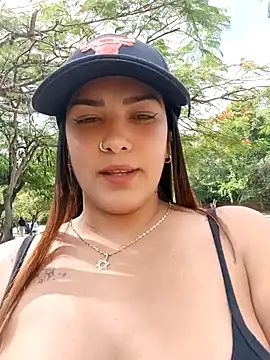 Snapshot of camiysebas21 chatting on 10.22.25 camiysebas21 online show from 10.22.25