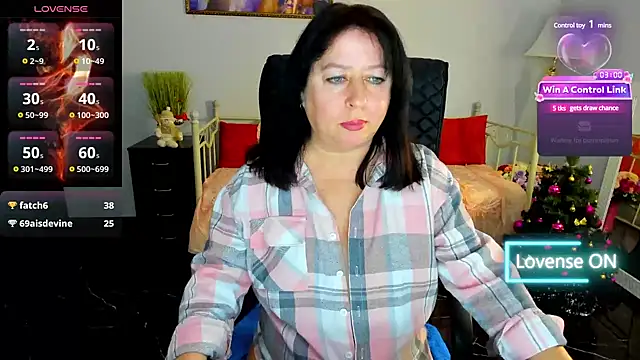 Snapshot of Julia_Dean chatting on 12.28.24 Julia Dean online show from 12.28.24