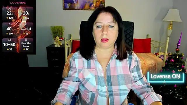 Snapshot of Julia_Dean chatting on 12.30.24 Julia Dean online show from 12.30.24