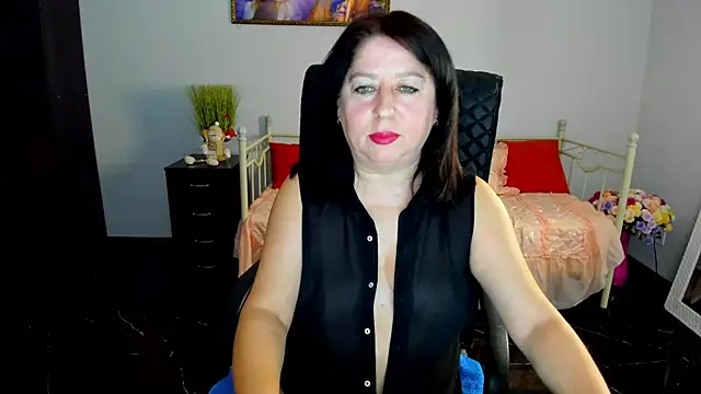 Snapshot of Julia_Dean chatting on 02.10.25 Julia Dean online show from 02.10.25