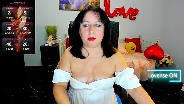 Snapshot of Julia_Dean chatting on 02.13.25 Julia Dean online show from 02.13.25