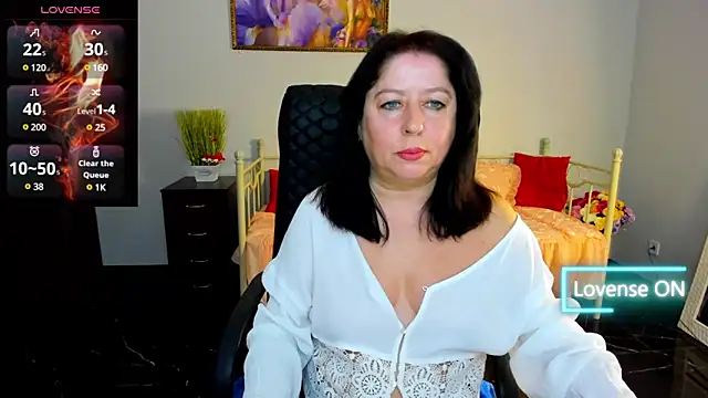 Snapshot of Julia_Dean chatting on 03.20.25 Julia Dean online show from 03.20.25