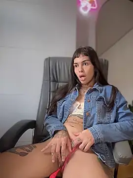 Snapshot of Nikatsu chatting on 01.16.25 Nikatsu online show from 01.16.25