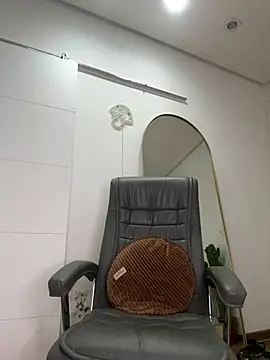 Snapshot of Nikatsu chatting on 03.08.25 Nikatsu online show from 03.08.25