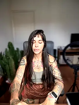 Snapshot of Nikatsu chatting on 10.21.25 Nikatsu online show from 10.21.25