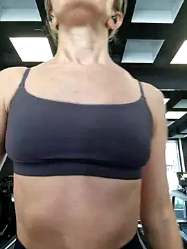 Snapshot of Miss____Mia_ chatting on 02.12.25 Miss Mia online show from 02.12.25