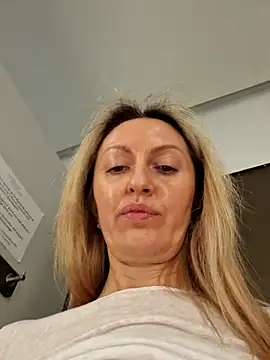 Snapshot of Miss____Mia_ chatting on 02.22.25 Miss Mia online show from 02.22.25