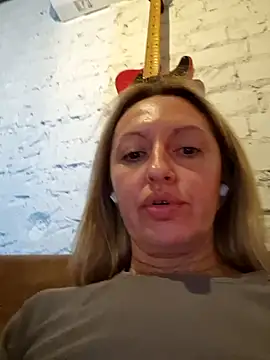 Snapshot of Miss____Mia_ chatting on 09.28.25 Miss Mia online show from 09.28.25