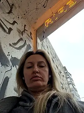 Snapshot of Miss____Mia_ chatting on 10.15.25 Miss Mia online show from 10.15.25