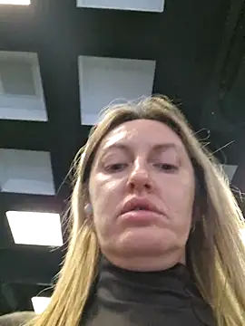 Miss    Mia  online show from 02.04.26