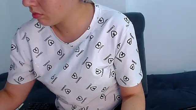 Snapshot of sofi-rojas1 chatting on 11.06.25 sofi-rojas1 online show from 11.06.25