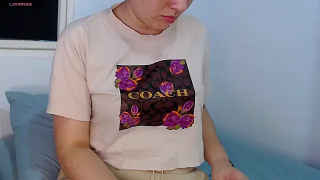 sofi-rojas1 online show from 11.30.25