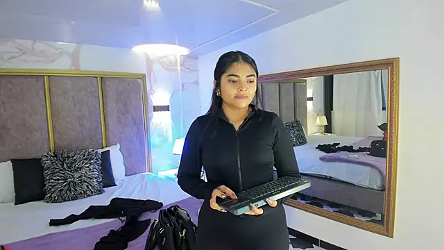 GiselOrtiz online show from 10.17.25