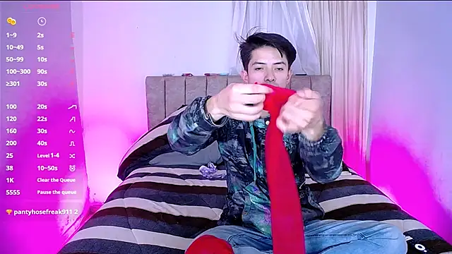 Snapshot of Pinkandyellowpokemon chatting on 02.02.25 Pinkandyellowpokemon online show from 02.02.25