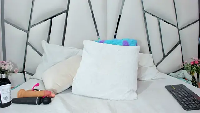 Snapshot of _aurora18_ chatting on 09.30.25 aurora18 online show from 09.30.25