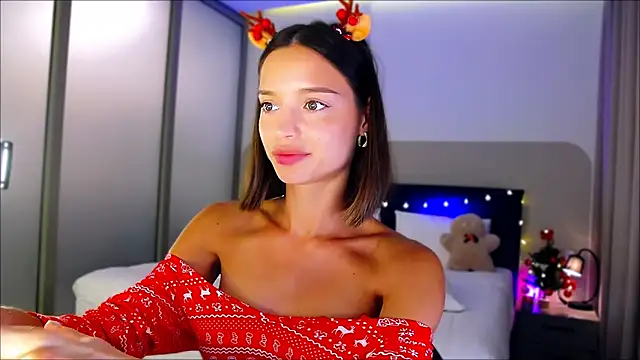 Snapshot of wow_Mia chatting on 12.27.24 wow Mia online show from 12.27.24