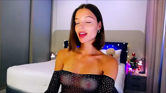 Snapshot of wow_Mia chatting on 12.30.24 wow Mia online show from 12.30.24