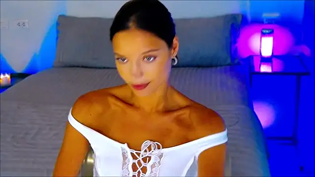 Snapshot of wow_Mia chatting on 02.07.25 wow Mia online show from 02.07.25