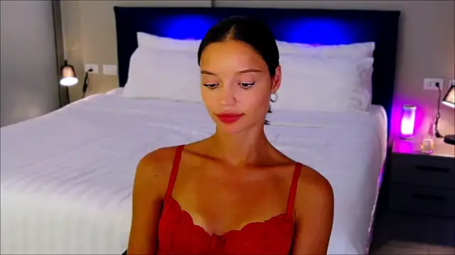 Snapshot of wow_Mia chatting on 02.15.25 wow Mia online show from 02.15.25