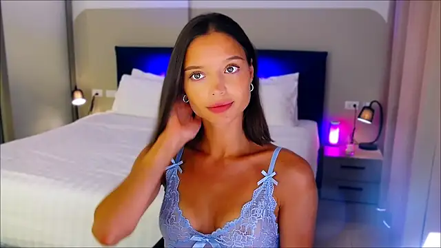 Snapshot of wow_Mia chatting on 02.20.25 wow Mia online show from 02.20.25