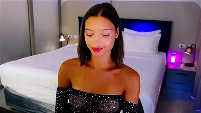 Snapshot of wow_Mia chatting on 02.21.25 wow Mia online show from 02.21.25