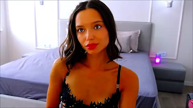 Snapshot of wow_Mia chatting on 03.22.25 wow Mia online show from 03.22.25