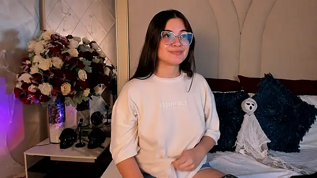 CamilaSofiia online show from 10.18.25