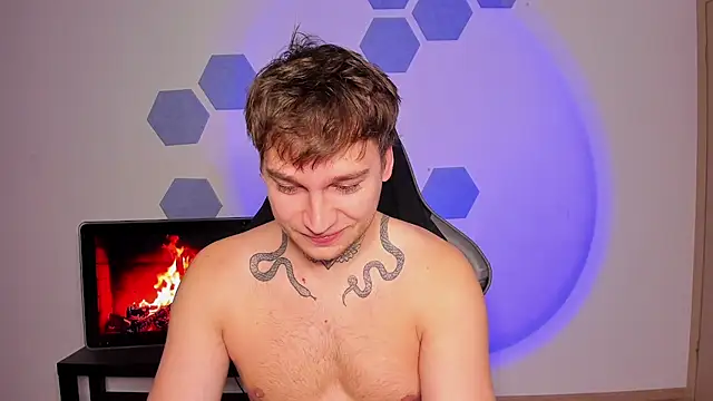 Snapshot of Chris_Tyson chatting on 10.01.25 Chris Tyson online show from 10.01.25