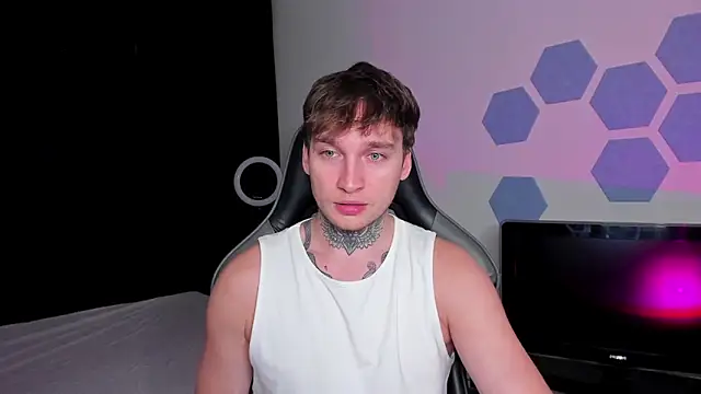 Snapshot of Chris_Tyson chatting on 10.06.25 Chris Tyson online show from 10.06.25