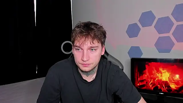 Snapshot of Chris_Tyson chatting on 10.07.25 Chris Tyson online show from 10.07.25