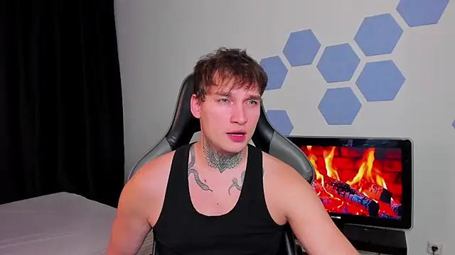 Snapshot of Chris_Tyson chatting on 10.10.25 Chris Tyson online show from 10.10.25