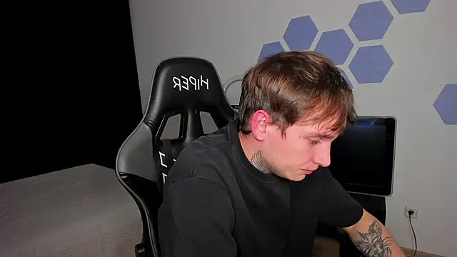 Snapshot of Chris_Tyson chatting on 10.11.25 Chris Tyson online show from 10.11.25