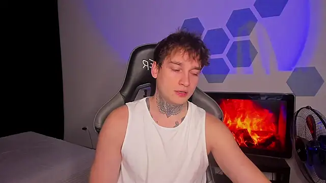 Snapshot of Chris_Tyson chatting on 10.16.25 Chris Tyson online show from 10.16.25