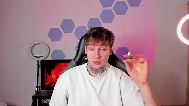 Snapshot of Chris_Tyson chatting on 10.18.25 Chris Tyson online show from 10.18.25