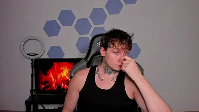 Snapshot of Chris_Tyson chatting on 10.22.25 Chris Tyson online show from 10.22.25